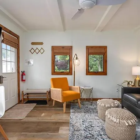 2Min Walk Downtown - Outdoor Patio - Pet Friendly Villa